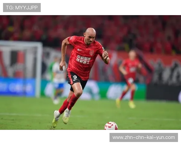 成都蓉城的前场逼抢立竿见影，连续夺回球权